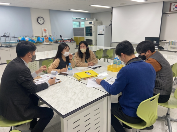 ▲ 충주교육지원청이 관내 22개 소규모 초등학교을 대상으로과학실 관리 컨설팅 시범 사업을 운영하고 있다.ⓒ충주교육지원청