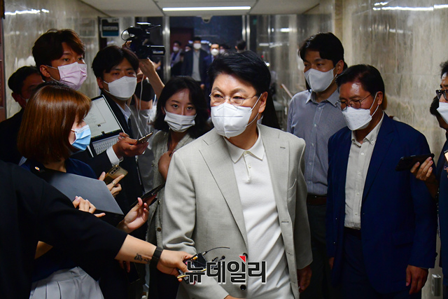 ▲ 장제원 국민의힘 의원이 지난 8월 27일 오후 국회에서 열린 국민의힘 비공개 의원총회에 참석하고 있다. ⓒ이종현 기자