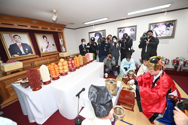 ▲ 이철우 지사는 “한강의 기적이 경북에서 비롯됐듯이 박정희 대통령의 정신을 이어받아 다시 경북을 대한민국의 중심으로 우뚝 솟게 하겠다”고 말했다.ⓒ경북도