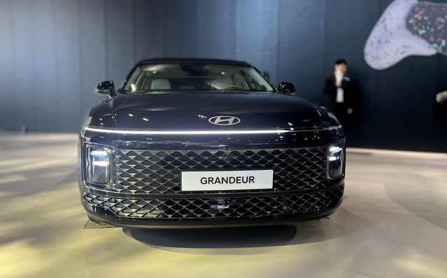 ▲ 전면 그릴과 수평 램프 디자인이 단연 눈에 들어온다. ⓒ김재홍 기자