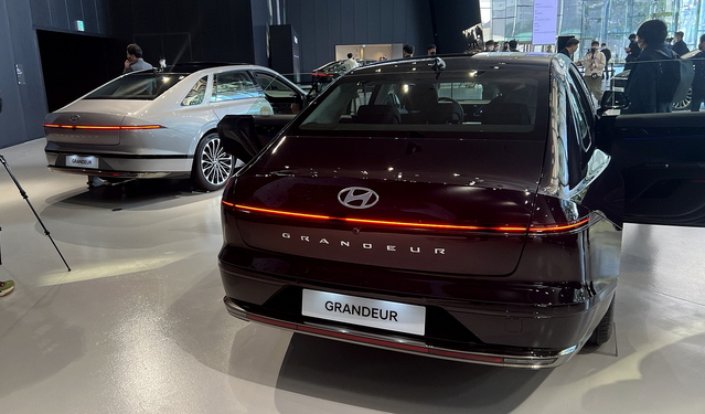 ▲ 신형 그랜저의 후면부 모습. ⓒ김재홍 기자