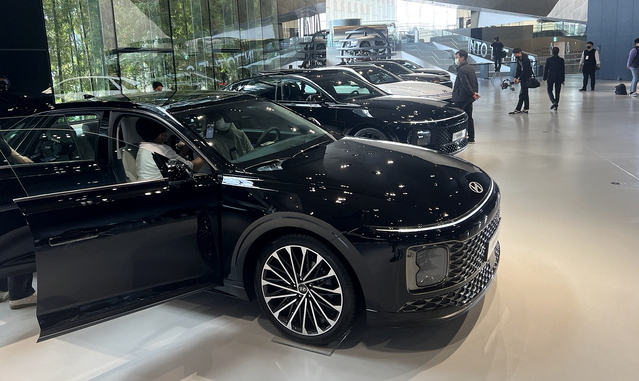 ▲ 신형 그랜저가 14일 드디어 모습을 드러냈다. ⓒ김재홍 기자