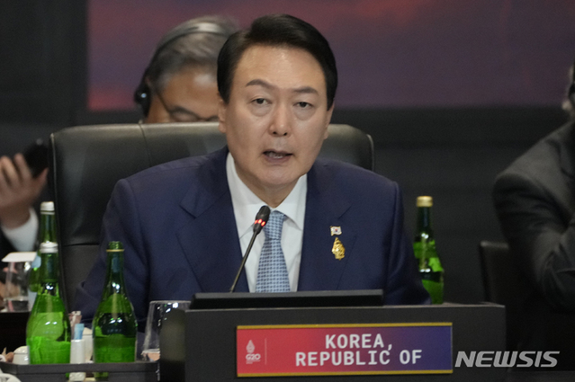 ▲ 윤석열 대통령이 15일(현지시간) 인도네시아 발리에서 열린 주요 20개국(G20) 정상회의에 참석해 발언하고 있다. ⓒ뉴시스