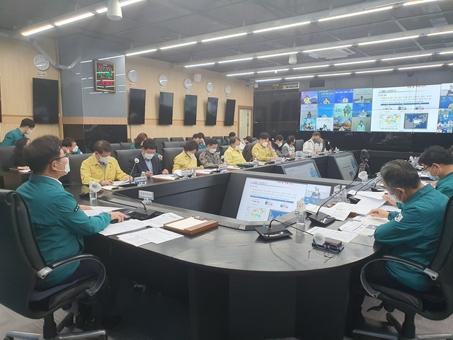 ▲ 경상북도는 지난 14일 겨울철 자연재난 대응을 위한 종합대책 점검회의 및 도 유관기관 합동 간담회를 개최했다.ⓒ경북도