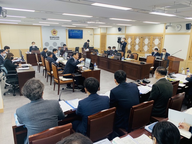 ▲ 경북도의회 행정보건복지위원회(위원장 최태림)는 11월 15일 10시 30분부터 행복위 회의실에서 감사관, 자치행정국, 인재개발원에 대한 행정사무감사를 실시하면서 5일간의 일정을 마무리했다.ⓒ경북도의회