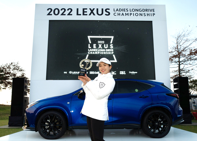 ▲ 올해 대회 우승자 김민지씨가 수상하는 모습. ⓒ렉서스코리아