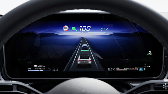 ▲ 벤츠 EQE에 탑재된 액티브 디스턴스 어시스트 디스트로닉 모습. ⓒ벤츠코리아