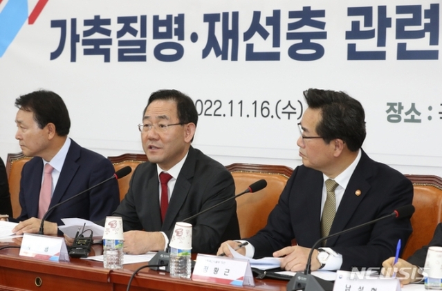 ▲ 주호영(가운데) 국민의힘 원내대표가 16일 서울 여의도 국회에서 열린 가축질병·재선충 관련 당·정협의회에서 발언하고 있다.ⓒ뉴시스