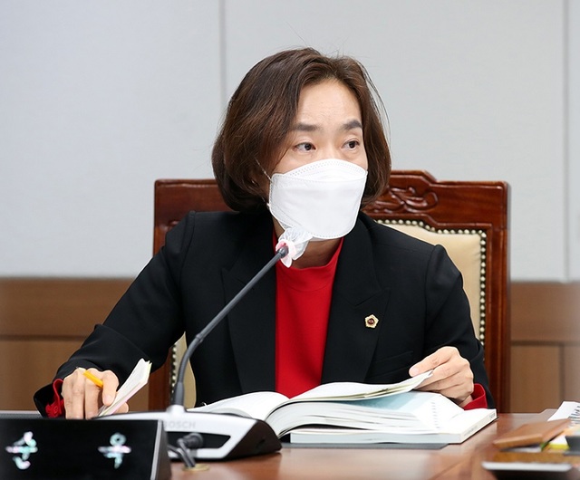 ▲ 신순옥 충남도의원이 17일 충남도교육청 행정사무감사에서 교원 성 비위사건과 관련해 질의하고 있다. ⓒ충남도교육청