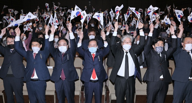 ▲ ‘제83회 순국선열의 날’을 맞아 11월 17일 11시 대구문화예술회관 비슬홀에서 독립운동가 유족, 기관·단체장, 시민 등 180여 명이 참석한 가운데 조국광복에 헌신하신 순국선열들의 희생정신을 기리고 이를 계승하기 위해 기념식을 개최했다.ⓒ대구시