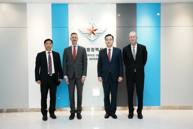 ▲ 왼쪽부터 하대봉 국방부 방위정책관, 리차드 존슨 미 국방부 핵·WMD대응부차관보, 허태근 국방부 정책실장, 척 윌커슨 미 국방부 핵억제정책과 선임고문. ⓒ국방부