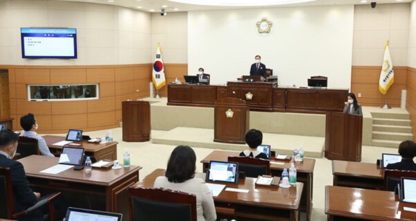 ▲ 대전 유성구의회가 21일 제260회 정례회를 개회을 시각으로 32일간의 의사일정에 돌입했다.ⓒ대전유성구의회