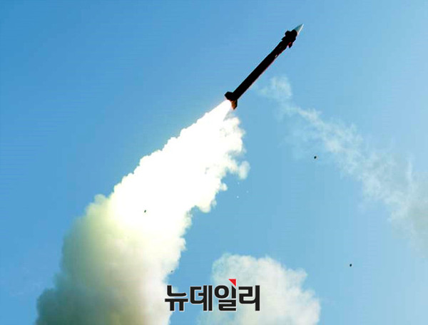 ▲ 지대공 요격미사일인 천궁-Ⅱ(M-SAM) 발사 장면. ⓒ방위사업청