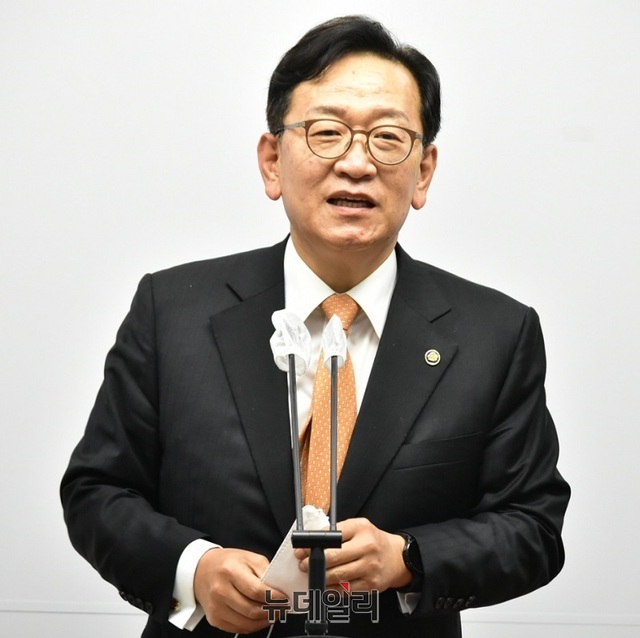 ▲ 석동현 민주평화통일자문회의 사무처장이 22일 세종시청 정음실에서 기자간담회를 가졌다.ⓒ이길표 기자