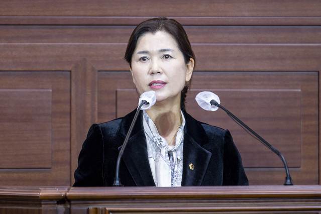 ▲ 김경숙(비례, 문화환경위원회) 경상북도의회 의원이 22일 제336회 제2차 정례회 제2차 본회의 도정질문을 하고 있다.ⓒ경북도의회