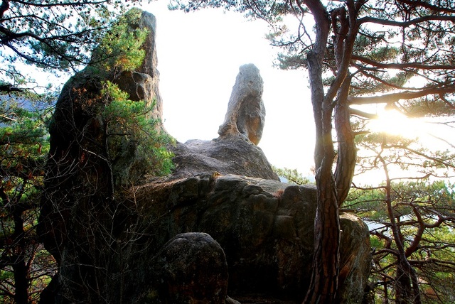 ▲ 낙조에 비추어진 소뿔바위 모습.ⓒ진경수 山애호가