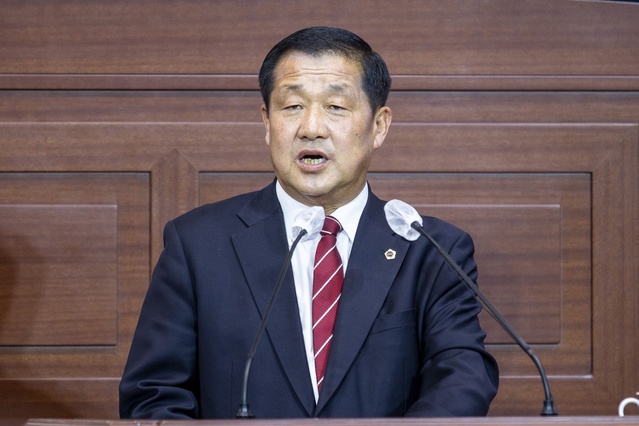 ▲ 경상북도의회 이형식 의원(예천)은 22일 열린 제336회 제2차 정례회 도정질문에서 경북도청 신도시 정주여건 및 접근성 개선 등 도정질문을 하고 있다.ⓒ경북도의회