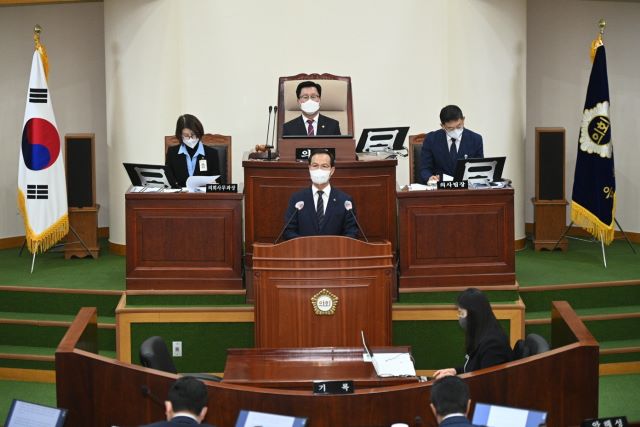 ▲ 조병옥 음성군수가 23일 군의회에서 내년도 예산안 제출과 함께 시정연설을 하고 있다.ⓒ음성군