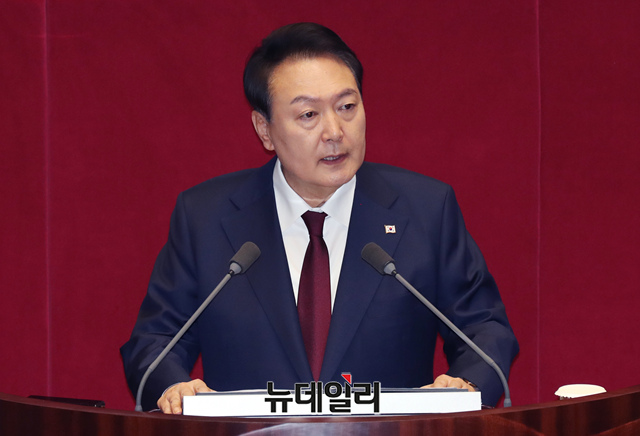 ▲ 윤석열 대통령이 25일 서울 여의도 국회 본회의장에서 내년도 예산안 시정연설을 하고 있다. (공동취재사진)ⓒ이종현 기자