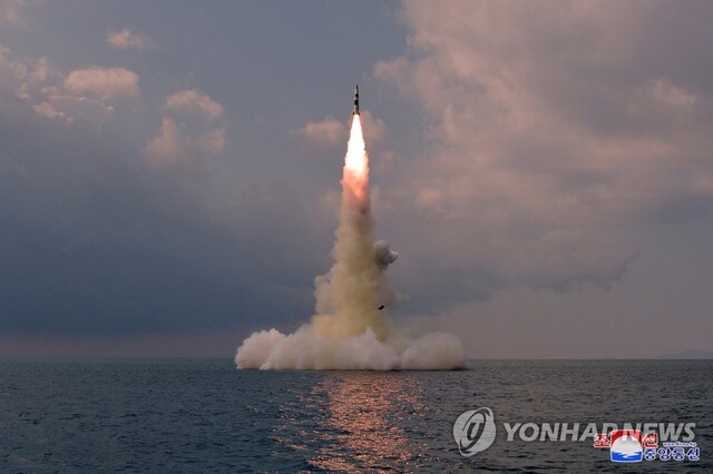 ▲ 북한이 지난달 19일 잠수함발사탄도미사일(SLBM)을 잠수함에서 시험발사했다고 조선중앙통신이 보도했다. ⓒ연합뉴스