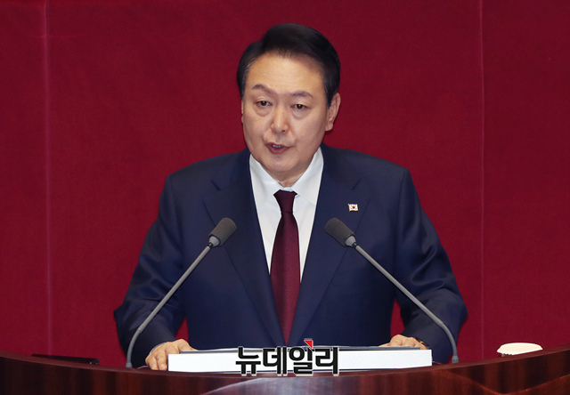 ▲ 윤석열 대통령이 10월25일 오전 국회 본회의장에서 내년도 예산안 시정연설을 하고 있다ⓒ이종현 기자