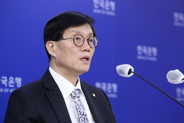 이창용 한국은행 총재가 24일 금융통화위원회 회의 직후 기자간담회를 진행하고 있다. ⓒ 한국은행