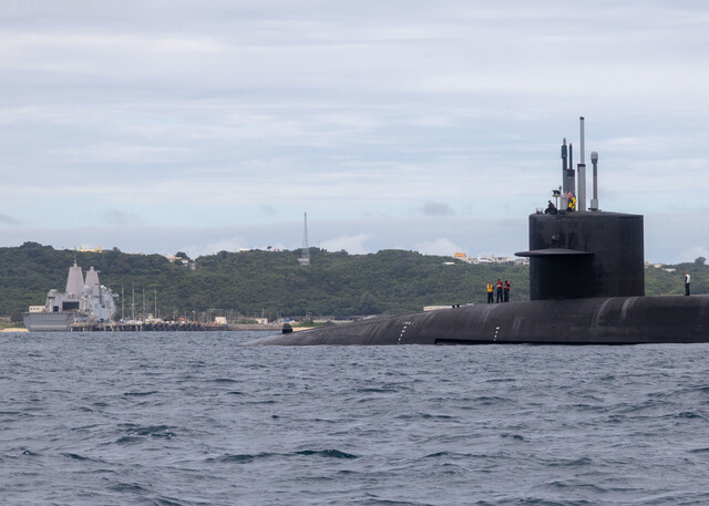 ▲ 지난 10일 일본 오키나와 근처에 잠시 모습을 드러낸 미국 제7함대 소속 핵추진 잠수함 미시간함. ⓒ미 인도태평양사령부
