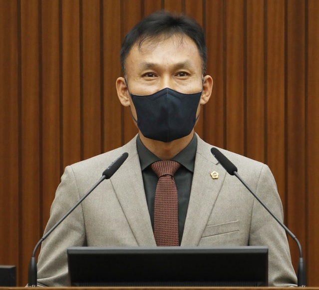 ▲ 국민의힘 윤지성 세종시의원이 25일 세종시의회 79회 정례회 3차 본회의에서 5분 자유발언을 하고 있다.ⓒ세종시의회