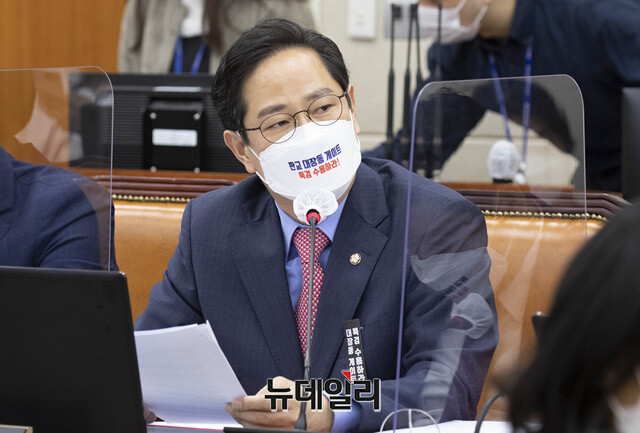 박수영 국민의힘 의원이 지난해 10월6일 국회에서 열린 정무위원회의 금융위원회에 대한 국정감사에서 질의를 하고 있다. ⓒ이종현 기자