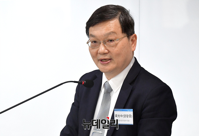 양광중 주한대만대표부 대표가 '대만-한국 관계의 성찰과 전망' 심포지엄에서 축사하고 있다. ⓒ이종현 기자