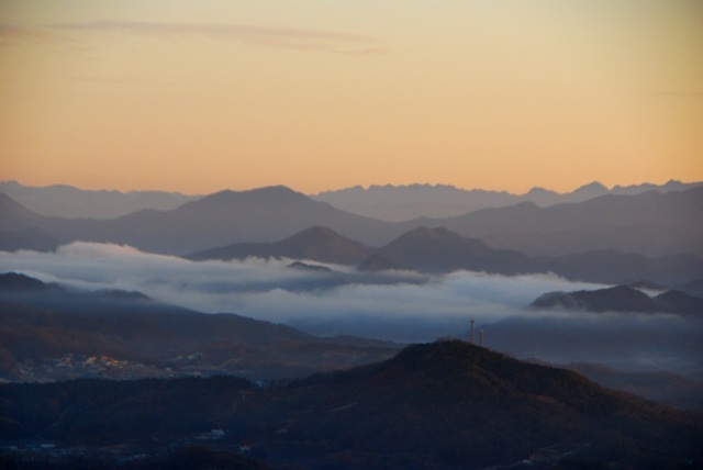 ▲ 용암사 운무대에서 운해(雲海)의 조각을 바라본다.ⓒ진경수 山 애호가