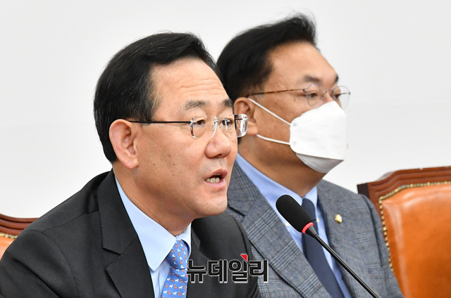▲ 주호영 국민의힘 원내대표가 28일 국회에서 열린 비상대책위원회의에서 모두발언을 하고 있다. ⓒ이종현 기자