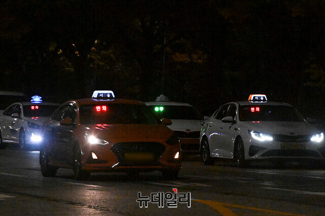 ▲ 심야시간 운행 중인 택시. ⓒ강민석 기자