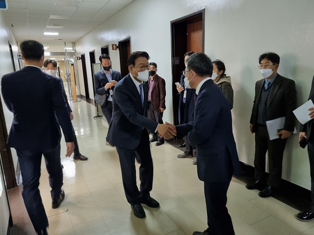 ▲ 군위군의 대구시 편입 법률안인 ‘경상북도와 대구광역시 간 관할구역 변경에 관한 법률’이 28일, 국회 행정안전위원회 법안심사 제1소위원회를 통과했다.ⓒ군위군