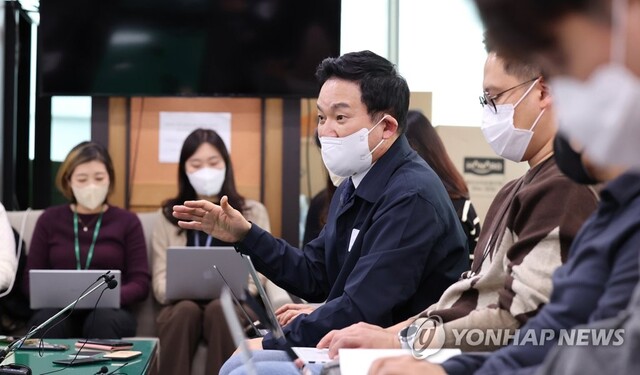 ▲ 원희룡 국토교통부 장관이 28일 오후 세종시 정부세종청사에서 민주노총 공공운수노조 화물연대본부(이하 화물연대) 총파업과 관련해 출입기자단 간담회를 열고 발언하고 있다. ⓒ연합뉴스