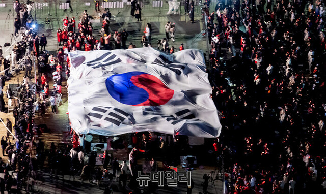 지난 24일 서울 광화문광장에서 2022 카타르월드컵 2차 예선 가나전 거리응원이 펼쳐지고 있다. ⓒ뉴데일리DB