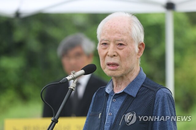 ▲ 권영길 전 민주노동당 대표가 지난 7월 23일 경기도 남양주시 모란공원에서 열린 고(故) 노회찬 의원 4주기 추모제에서 추모사를 하고 있다. ⓒ연합뉴스
