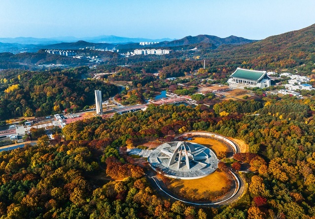 ▲ 충남 천안시가 개최한 2022 천안시 사진공모전에서 대상을 받은 신승희씨의‘독립기념관의 가을’ 작품.ⓒ천안시