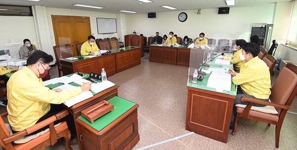 ▲ 대덕구의회 행정복지위원회가 30일 공동체과·미래교육과·문화관광체육과·복지정책과에 대한 행정사무 감사에서 로하스캠핑장 운영상 문제점 지적과 개선요구했다.ⓒ대전대덕구의회