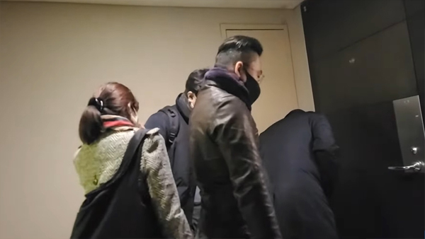 ▲ 한동훈 장관 자택 찾아간 유튜브 채널 '더탐사'. ⓒ유튜브 채널 '시민언론 더탐사' 방송 화면 캡처