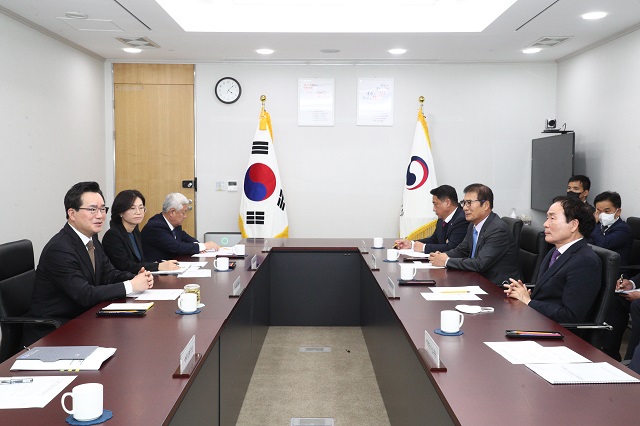 ▲ 의성군은 전국농어촌지역군수협의회와 농림축산식품부가 지난달 29일 세종시 청사 소회의실에서 간담회를 실시했다.ⓒ의성군