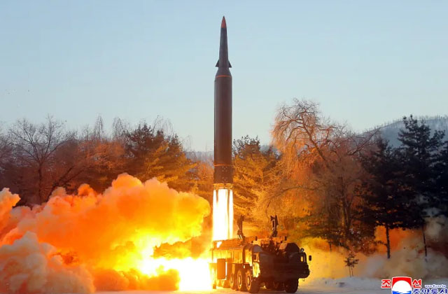 ▲ 북한이 지난 1월 시험발사한 극초음속 미사일 ⓒ연합뉴스