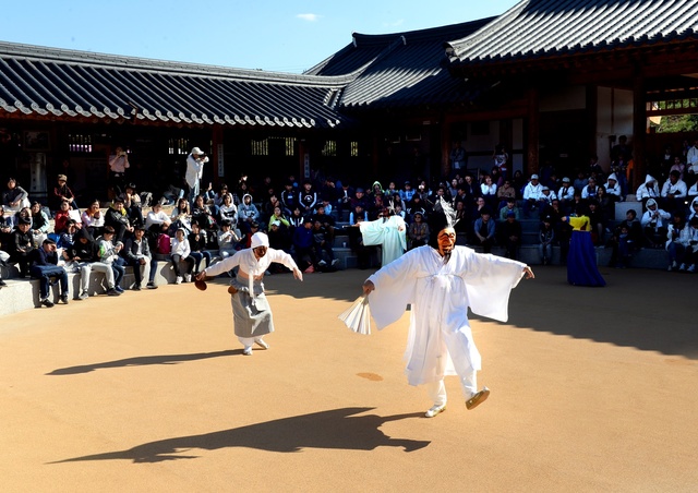 ▲ 경상북도는 ‘한국의 탈춤’(Talchum, mask dance drama in the Republic of Korea)이 지난달 30일 오전(모로코 현지시간) 유네스코(UNESCO) 인류무형문화유산에 등재됐다.ⓒ경북도
