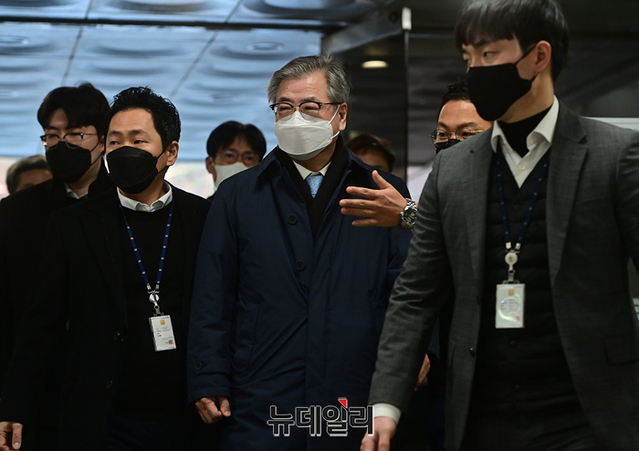 '서해 피격' 서훈 전 안보실장 구속…"범죄 중대하고, 증거인멸 염려"