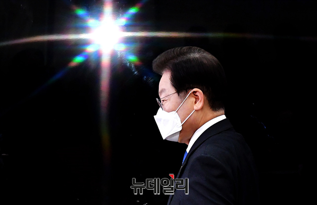 ▲ 이재명 더불어민주당 대표가 5일 오전 국회에서 열린 최고위원회의에 참석하고 있다. ⓒ이종현 기자