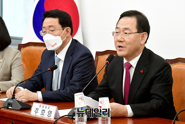 ▲ 주호영 국민의힘 원내대표가 5일 국회에서 열린 비상대책위원회의에 참석해 모두발언을 하고 있다.ⓒ이종현 기자