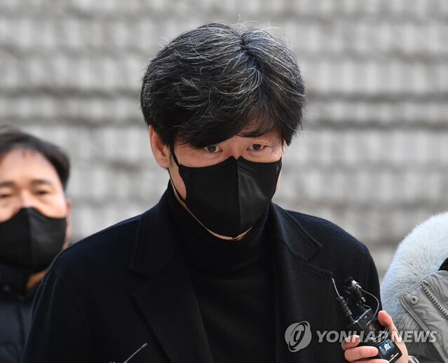 ▲ 남욱 변호사가 5일 서초구 서울중앙지방법원에서 열린 대장동 개발 사업 로비·특혜 의혹 관련 1심 속행 공판에 출석하고 있다. ⓒ연합뉴스