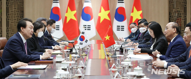 ▲ 윤석열 대통령이 5일 서울 용산 대통령실 청사에서 응우옌 쑤언 푹 베트남 국가주석과 한-베트남 정상회담을 하고 있다. ⓒ뉴시스