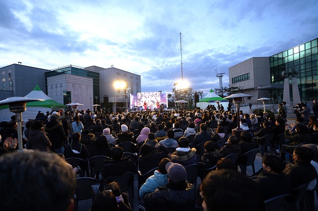 ▲ 경북도와 공사는 경북 동해안 해양관광 활성화를 위해 지난 3일 포항 호미곶 국립등대박물관 일원에서 실시한 ‘경북 동해안 오선지 등대음악회’ 가 성황리에 마무리됐다.ⓒ경북관광공사