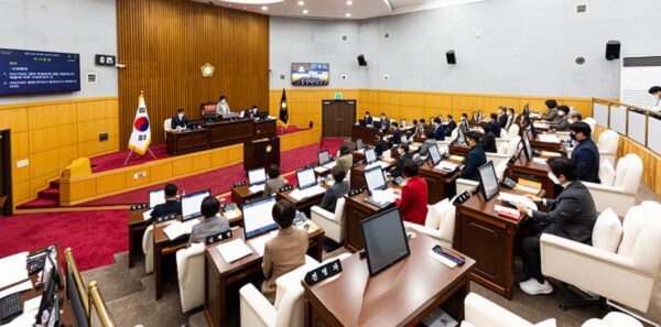 ▲ 대전 서구의회가 2차 본회에서‘기본 조례 일부개정 조례안’ 등 총 42건의 안건을 처리했다.ⓒ대전 서구의회